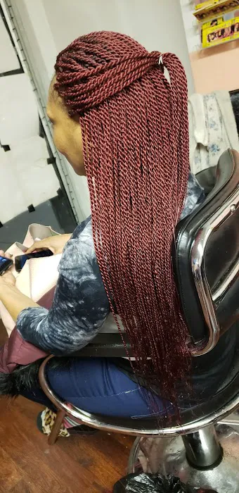 Marseillais Hair Braiding Picture 6