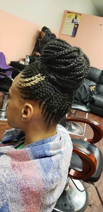 Marseillais Hair Braiding Picture 5