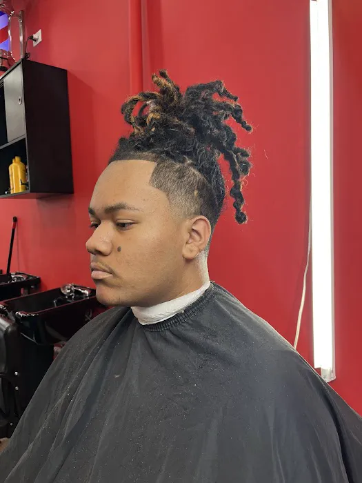 Que Moneyy cutz Picture 1