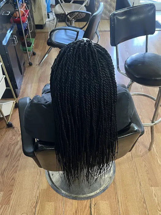 Louise's African Hair Braiding Salon Picture 2