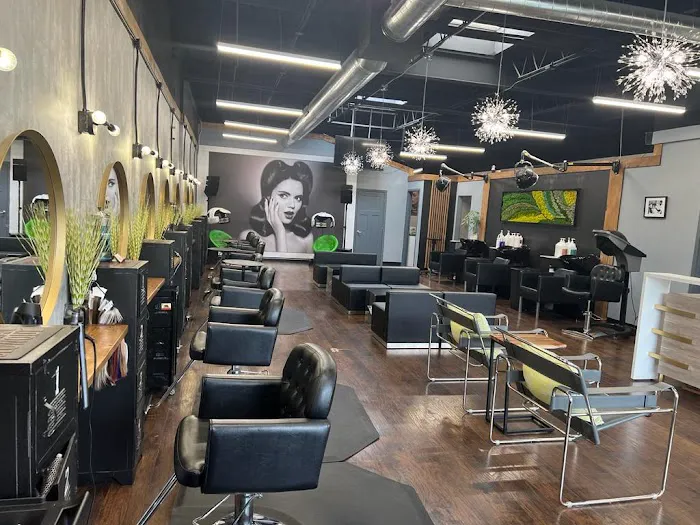 Le Scandale Salon Picture 5