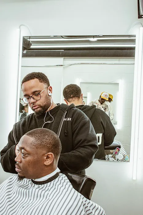 Leo’s Barber Lounge Picture 9