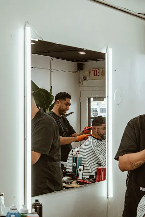 Leo’s Barber Lounge Picture 10