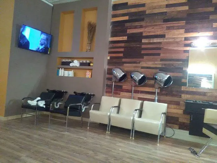 Wild illusions Hair Salon Picture 1
