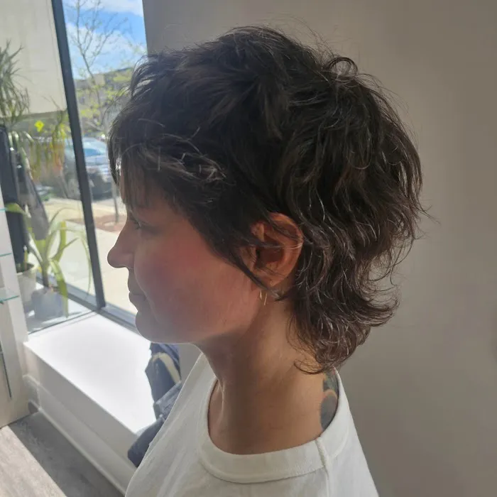 Widow's Peak Hair Studio Picture 2