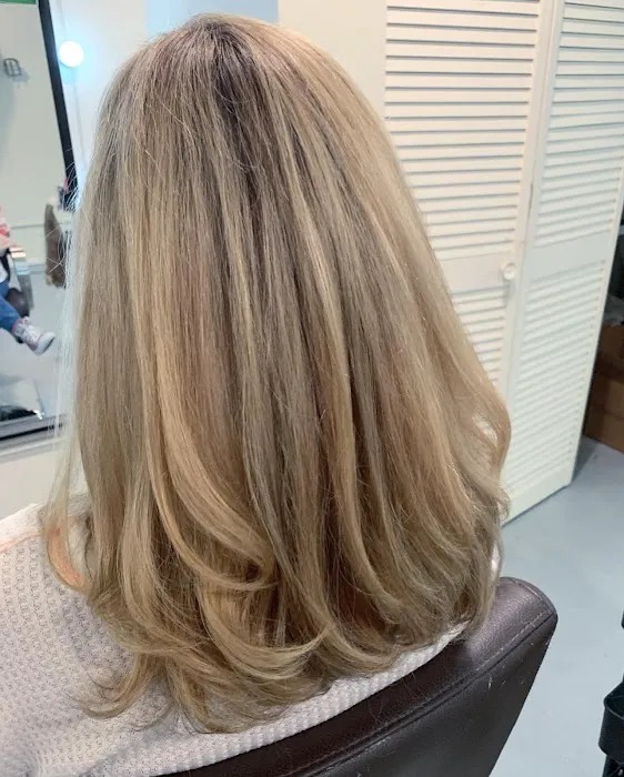 Honey Hive Salon Picture 8