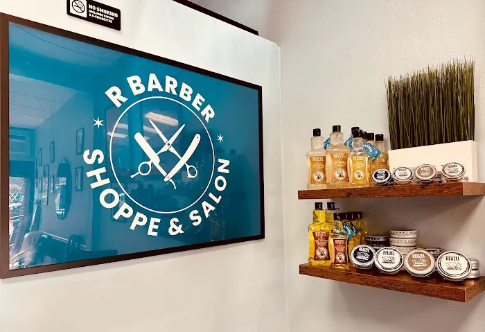 R Barber Shoppe & Salon Picture 6