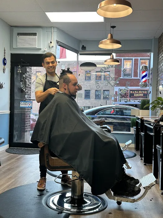 R Barber Shoppe & Salon Picture 4