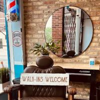 R Barber Shoppe & Salon ico