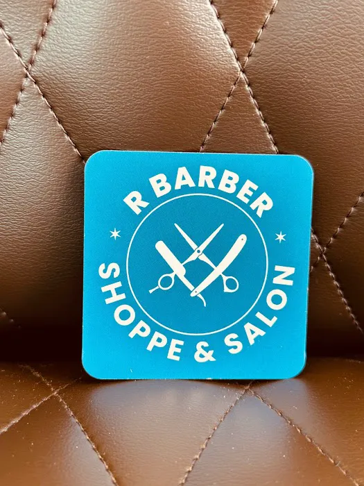 R Barber Shoppe & Salon Picture 3