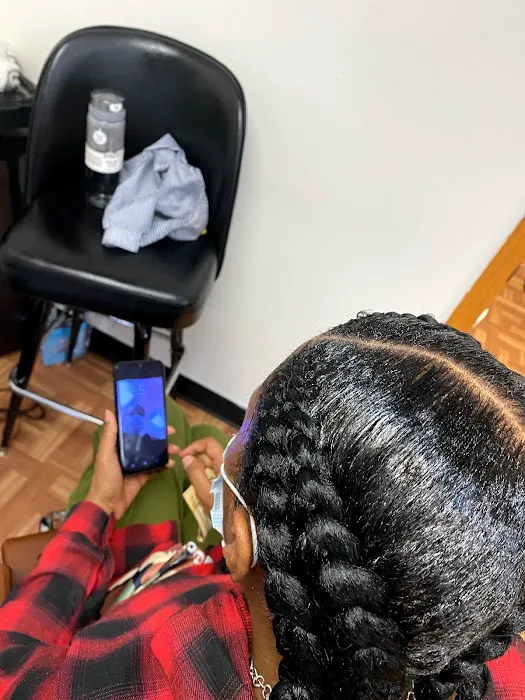 Aisha's African Hair Braiding Picture 7