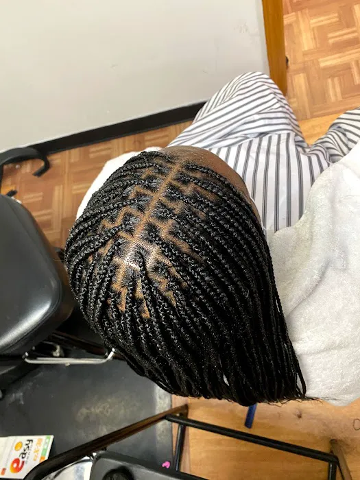 Aisha's African Hair Braiding Picture 9