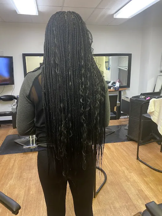Aisha's African Hair Braiding Picture 8