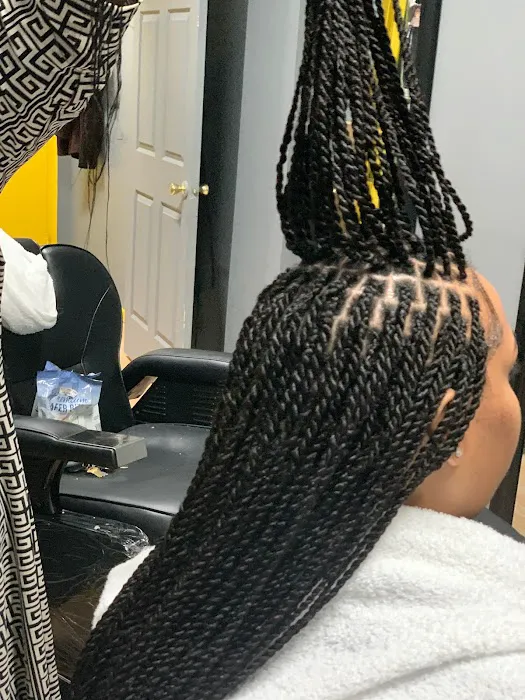 Diva's Africain Hair Braiding Studio Picture 10