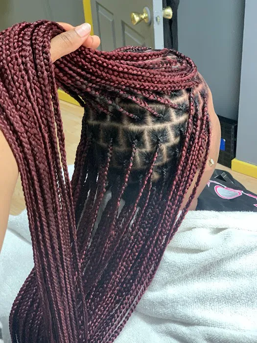 Diva's Africain Hair Braiding Studio Picture 1