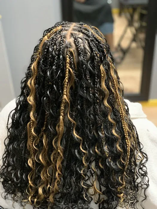 Diva's Africain Hair Braiding Studio Picture 5
