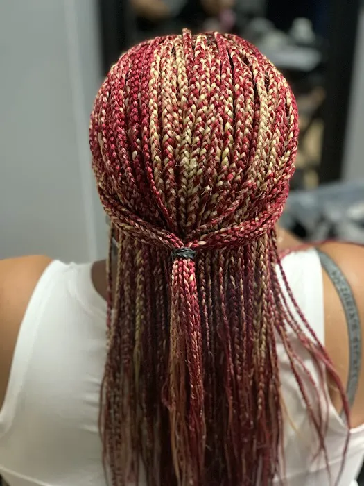 Diva's Africain Hair Braiding Studio Picture 2