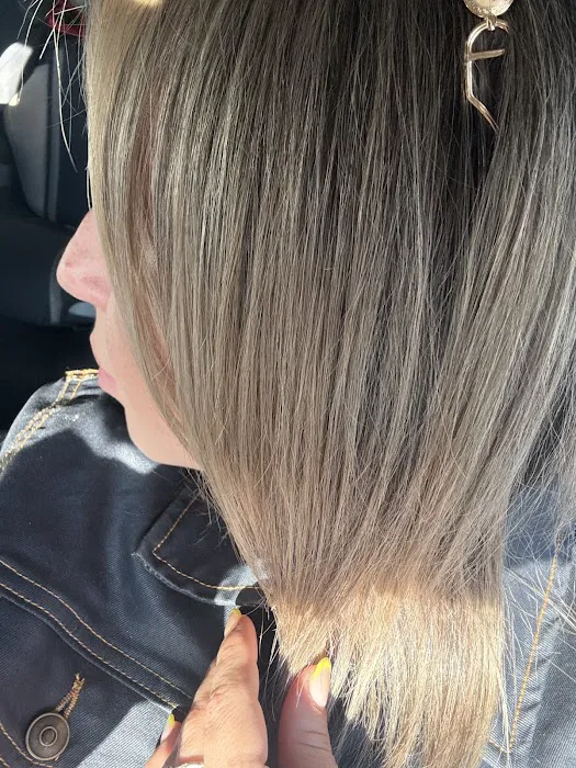 Carta Blanca Salon Picture 4