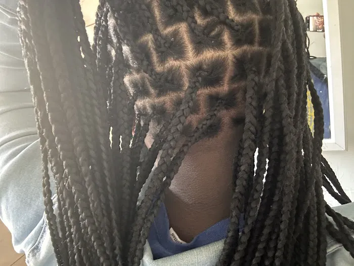 Sylviana Africa hair braiding Picture 8