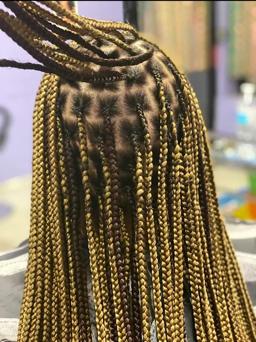 Sylviana Africa hair braiding Picture 5