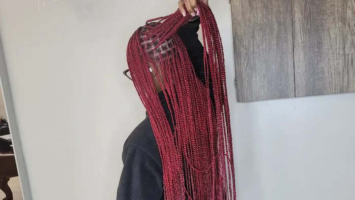 Sylviana Africa hair braiding Picture 4