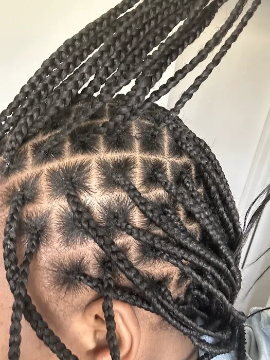Sylviana Africa hair braiding Picture 3
