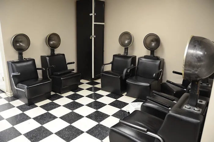 Urban Legends Hair Studio Picture 4