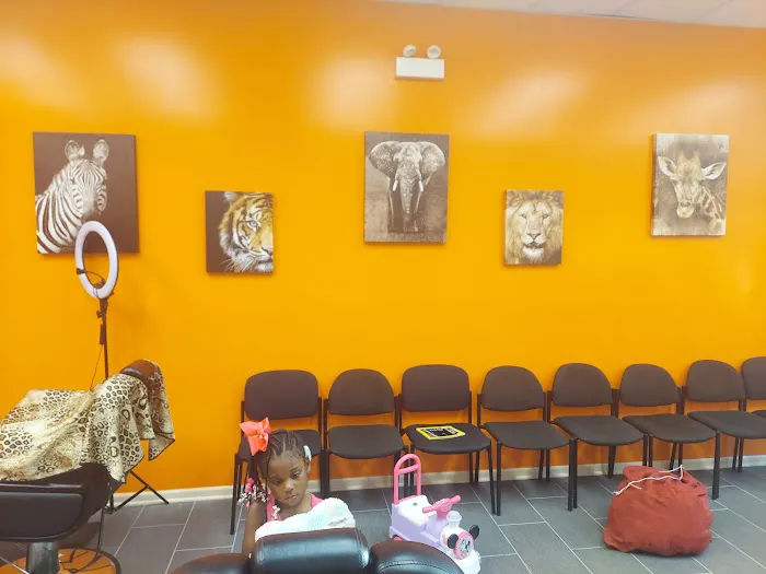 Robert's hairstyling kingdom and boutique Picture 8
