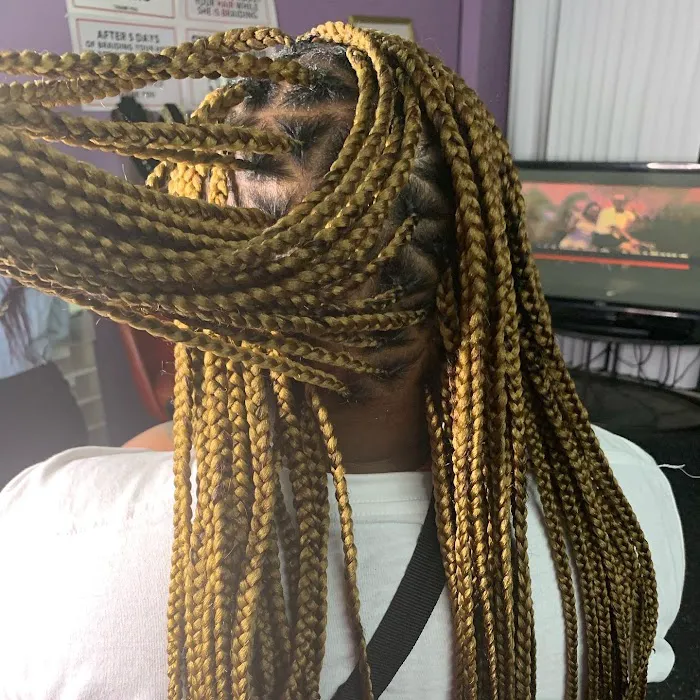 Izi African hair braiding shop Picture 3