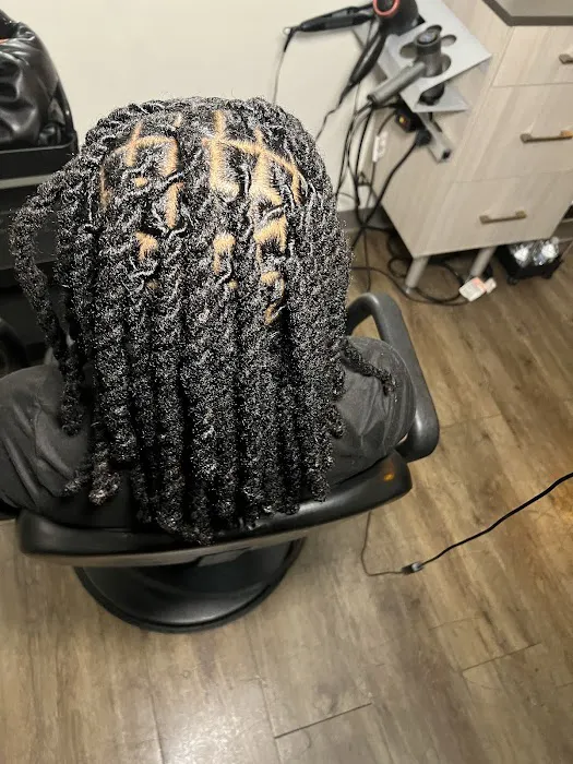 Vie Of Beauty braids/ loctician Picture 8