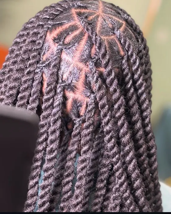 Vie Of Beauty braids/ loctician Picture 9