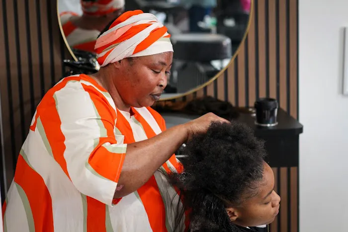 Zahara CiCi Hair Braiding - Chatham IL Picture 4