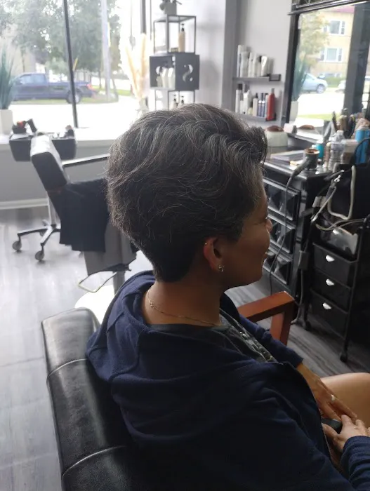 Kozeta's Cuts & Styles Picture 4