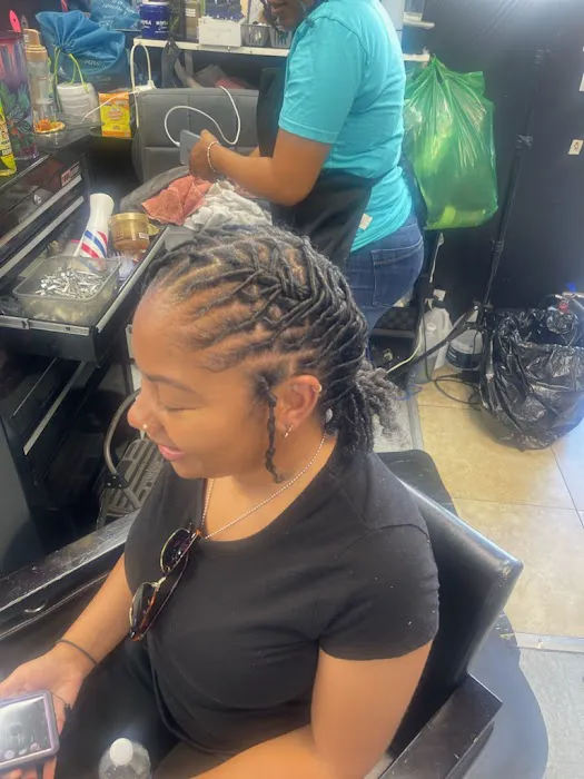 Loc'd & Cutz Studio Picture 1