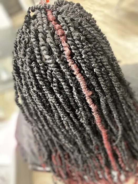 QueenZ Beauty Paradise LLC Picture 6
