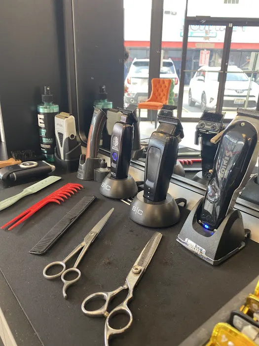 George’s Classic Barbershop Picture 2