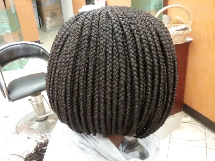 Clem's African Hair Braiding Picture 3