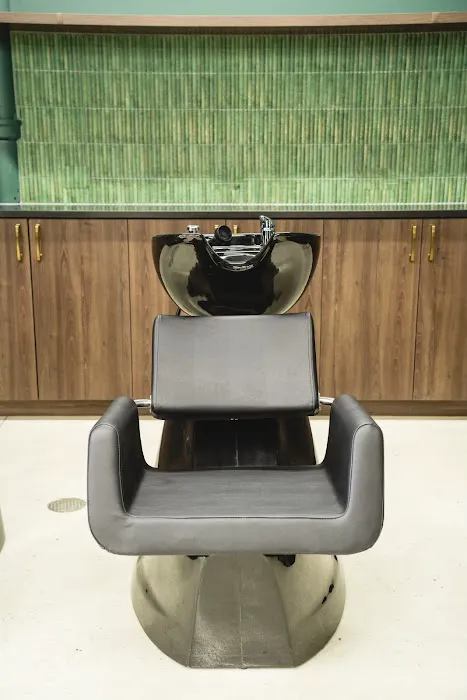 Vandross Beauty & Barber Picture 8