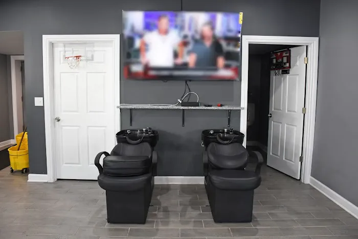 S & E Barbershop Picture 9