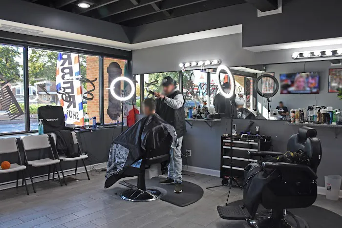 S & E Barbershop Picture 6