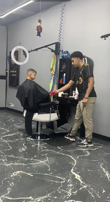Latins Barbers Picture 5