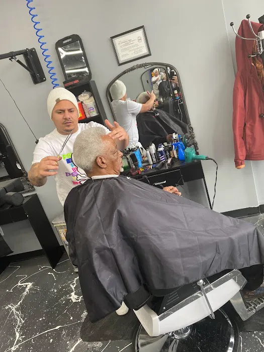 Latins Barbers Picture 8