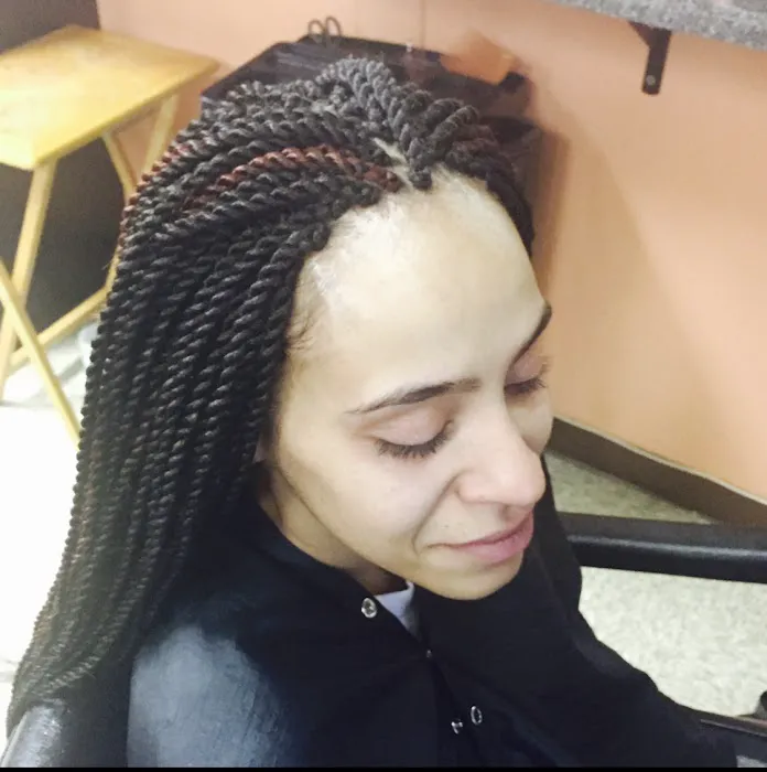 Dakar African Hair Braiding & weaving Picture 10