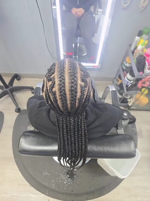 Nickys Place Hair Braiding Picture 4