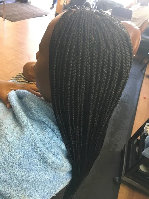Pretty Ladies African Hair Picture 1
