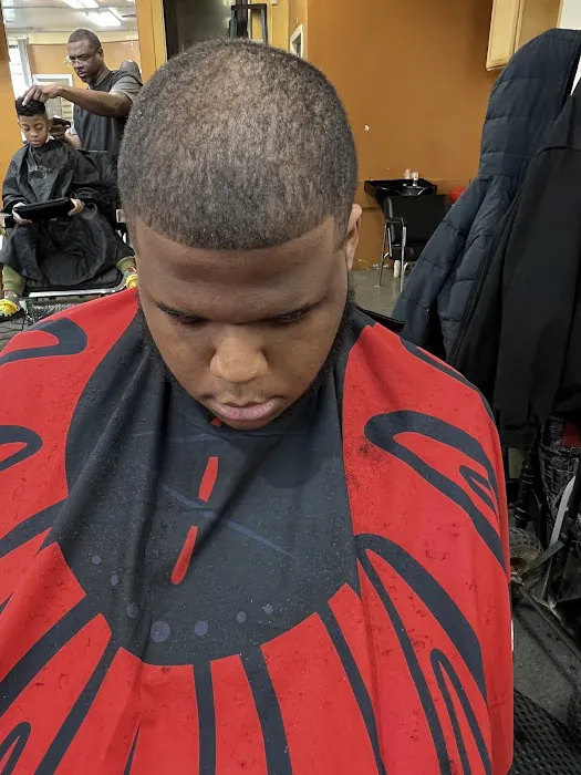 JamelCutz @New Vision Barbershop Picture 3