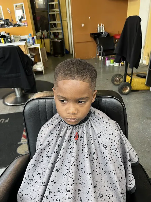JamelCutz @New Vision Barbershop Picture 9