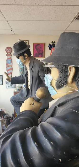 Mario Novelli's Barber Salon Picture 4
