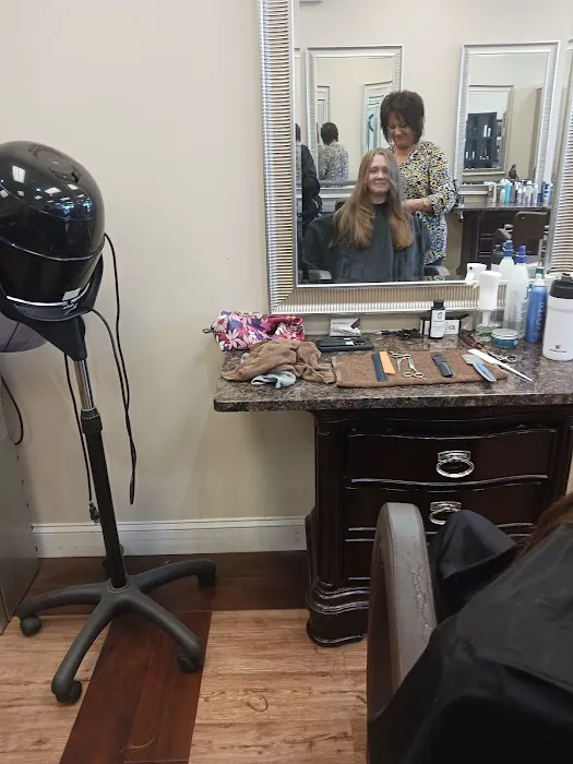 T & G Hair Salon Picture 1