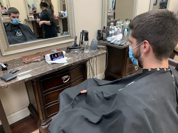 T & G Hair Salon Picture 2